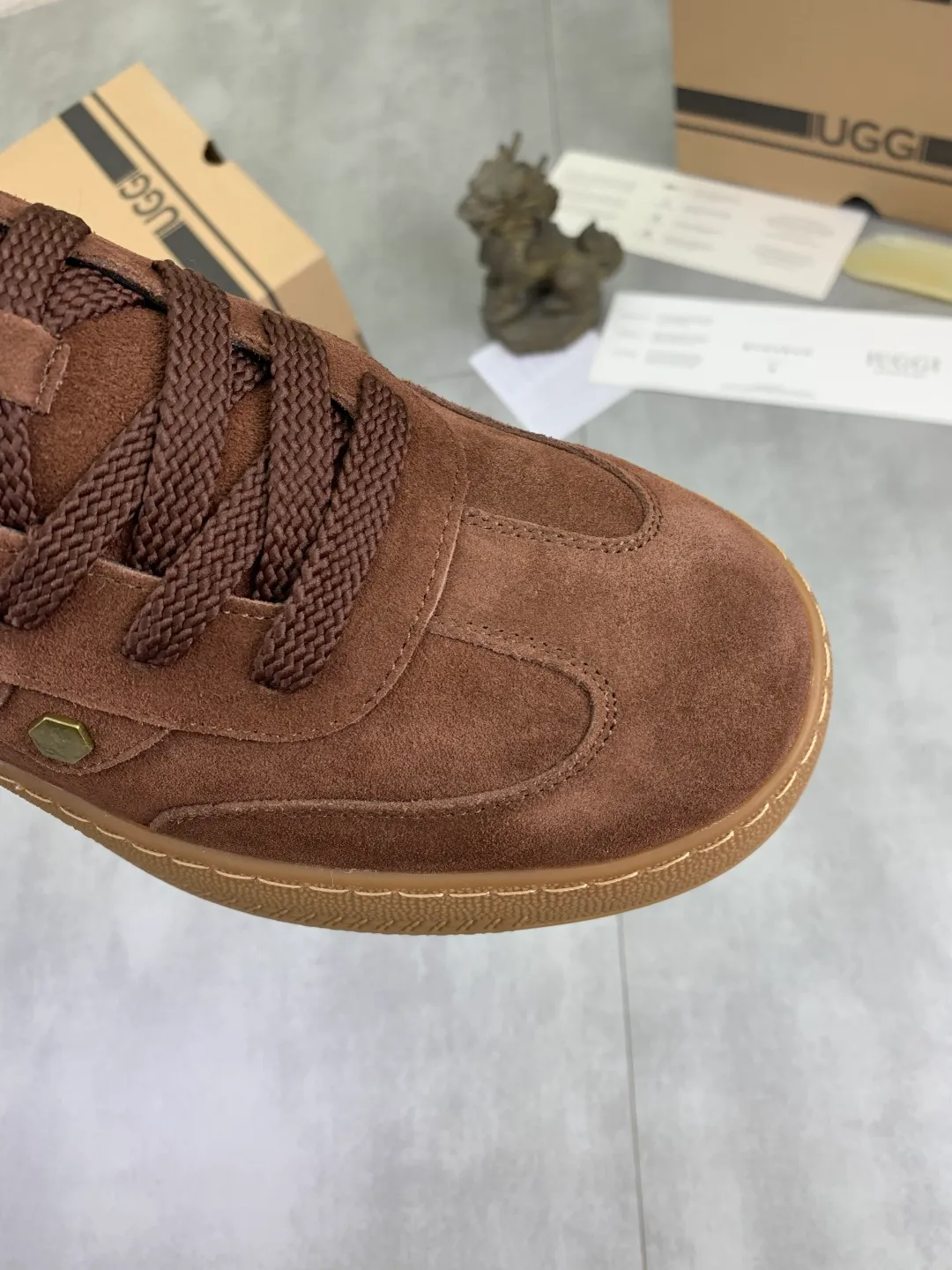 Men's shoes 💰P520 New arrival 🆕🆕🆕 26 new IUGGI men's moral training shoes Winter lace-up low-cut casual men's shoes Outer layer of cowhide, rubber outsole, lining with wool, comfortable and breathable💯 Versatile winter essentials👌 Transform your feet into the brightest "boy"❗️ Size: 39-44 Three colors